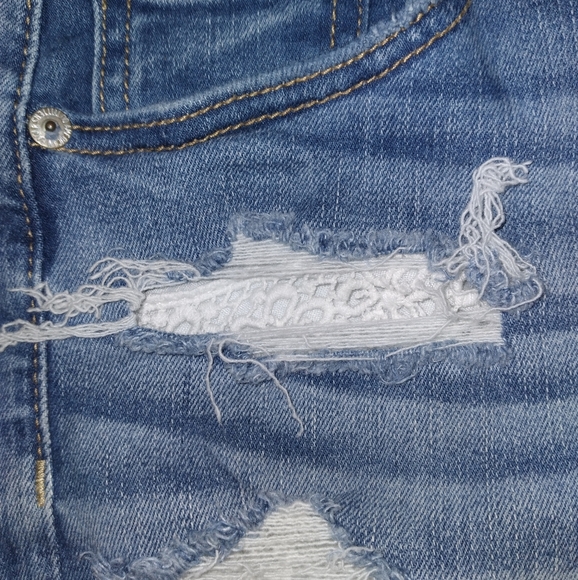 American Eagle 🦅 Next Level Stretch X Shorts | Size 4 | Embroidered Pockets - Picture 2 of 5